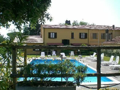 Apartment Wohnung Mit Pool Und Grossem Garten Cecina